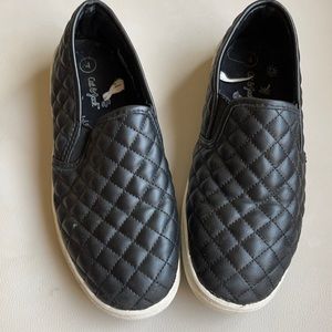 Big Girls Cat & Jack Black slip on shoes Size 4
